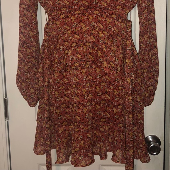 Spring time dress - Picture 3 of 3